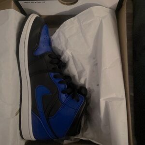 Men Jordan Mid 1’s for sale only worn a couple times!